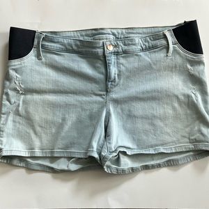 Ingrid & Isabel Maternity Shorts Size 16